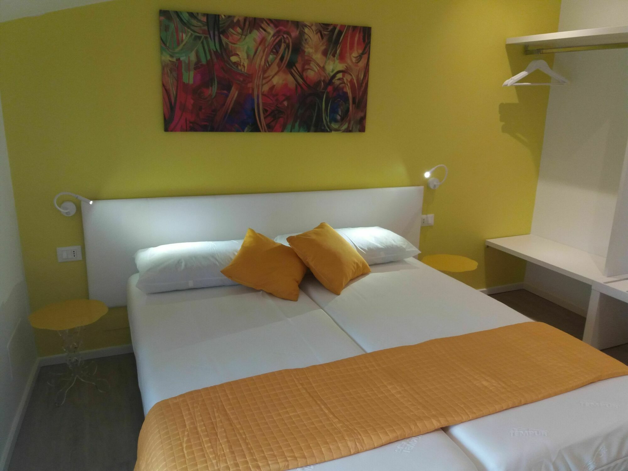 Suite Color Верона Екстериор снимка